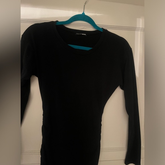 Black small form fitting dress - Picture 4 of 4